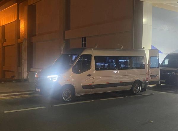 Van para Grupos: O Transporte Perfeito para sua Família em Rio Quente